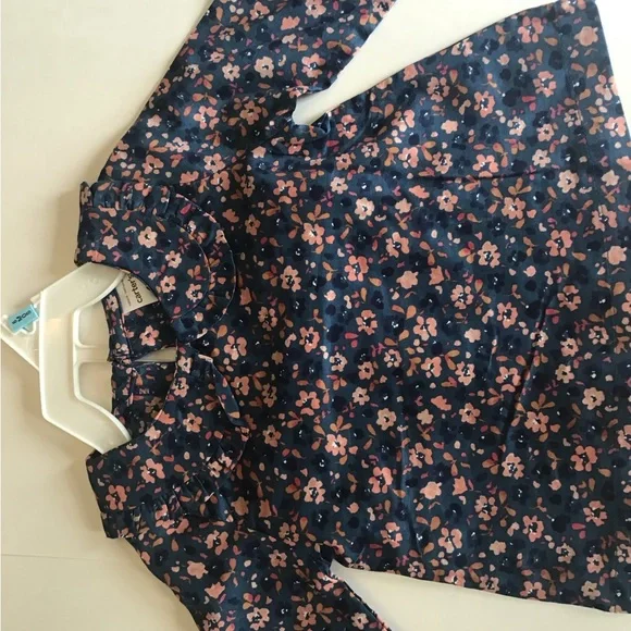 Carter’s baby girl 2 piece set! - Picture 3 of 5